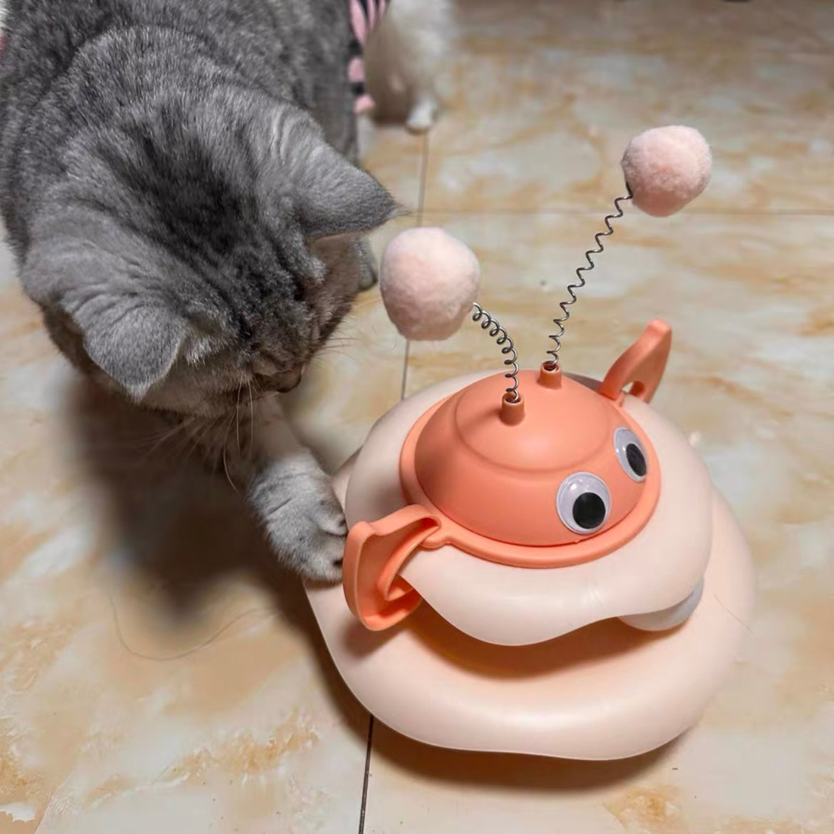 Buzzy Bee Wobble Tracker Cat Toy