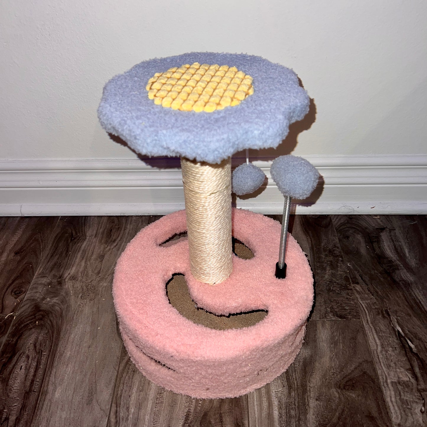 Flower Kitten Scratching Tower with Interactive Toy